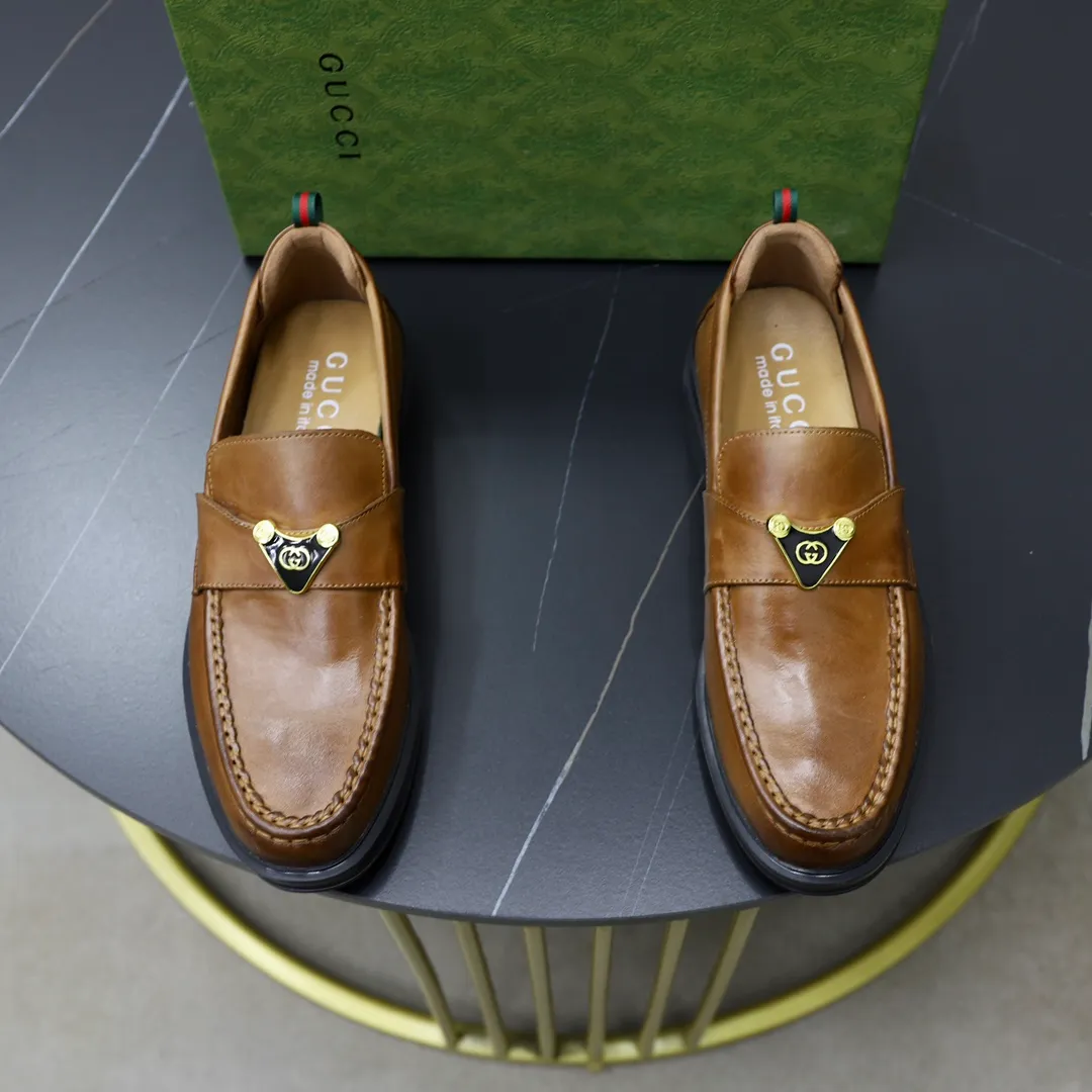 Men's shoes: 250🙅‍♂️🙅‍♂️🙅‍♂️Niuli Brand: GUCCI Size: 38-44 (45 can be customized) Level: Counter classic Material: Original soft cowhide upper Comfortable cowhide lining Original lightweight outsole Style category: Business casual footwear Driving leather shoes Color: Actual picture color